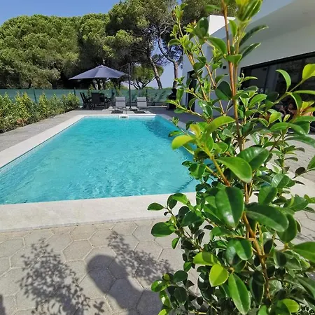 Valverde 2 Villa, Vilamoura, Algarve, Only 5 Minutes From Marina, Golf And Villa *
