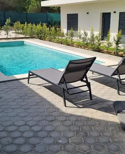 Villa Valverde 2 Villa, Vilamoura, Algarve, Only 5 Minutes From Marina, Golf And