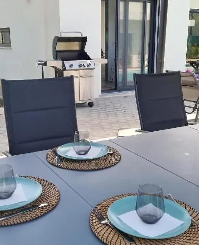 Villa Valverde 2 Villa, Vilamoura, Algarve, Only 5 Minutes From Marina, Golf And