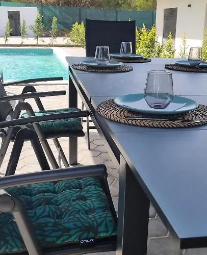 Valverde 2 Villa, Vilamoura, Algarve, Only 5 Minutes From Marina, Golf And Vilamoura