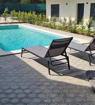 Villa Valverde 2 Villa, Vilamoura, Algarve, Only 5 Minutes From Marina, Golf And